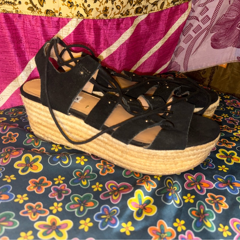 Size 7.5 Steve Madden strappy platform sandals